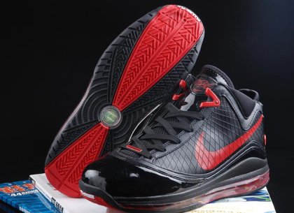 (image for) Nike Lebron 7 black/red