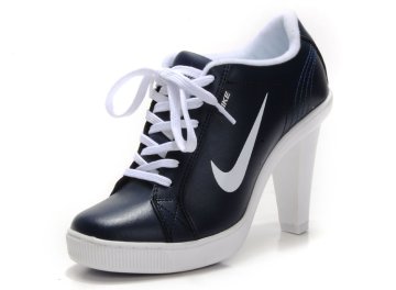 (image for) Women's Nike Dunk Low Heels white/navy